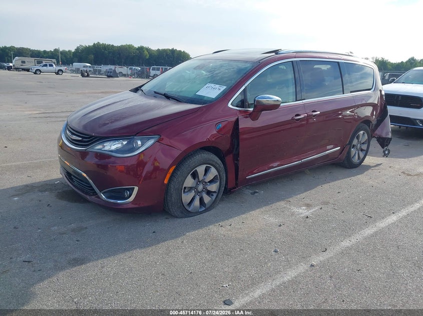 2018 Chrysler Pacifica VIN 2C4RC1N72JR213162 IAAI salvage auction — LEFT & RIGHT, Wait Title, sold $3,050 on 2026-08-28 (photo 2)