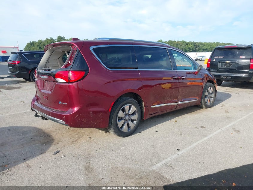 2018 Chrysler Pacifica VIN 2C4RC1N72JR213162 IAAI salvage auction — LEFT & RIGHT, Wait Title, sold $3,050 on 2026-08-28 (photo 4)