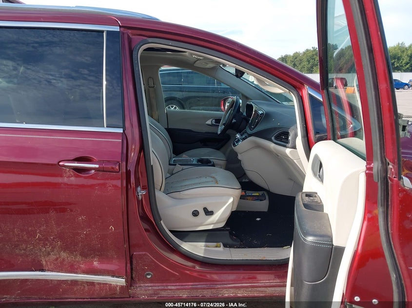 2018 Chrysler Pacifica VIN 2C4RC1N72JR213162 IAAI salvage auction — LEFT & RIGHT, Wait Title, sold $3,050 on 2026-08-28 (photo 5)
