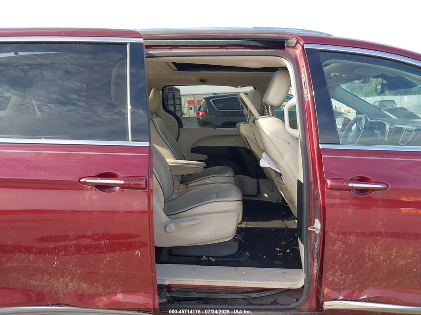 2018 Chrysler Pacifica VIN 2C4RC1N72JR213162 IAAI salvage auction — LEFT & RIGHT, Wait Title, sold $3,050 on 2026-08-28 (photo 8)
