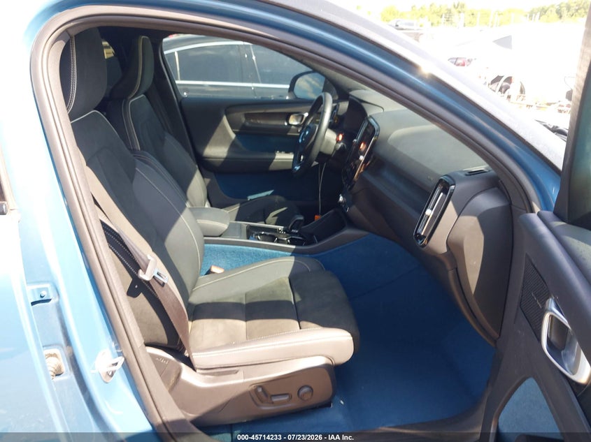 2022 Volvo C40 VIN YV4ED3GB6N2007949 IAAI salvage auction — REAR END, Wait Title, sold $10,300 on 2026-08-19 (photo 5)