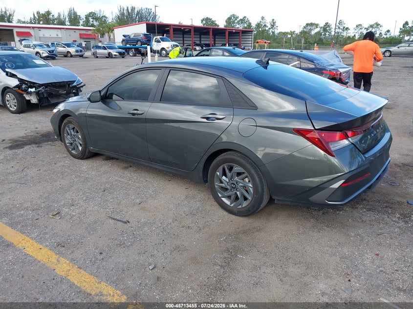 2024 Hyundai Elantra VIN KMHLM4DG1RU773917 IAAI salvage auction — RIGHT SIDE, Wait Title, sold $5,675 on 2026-09-08 (photo 3)