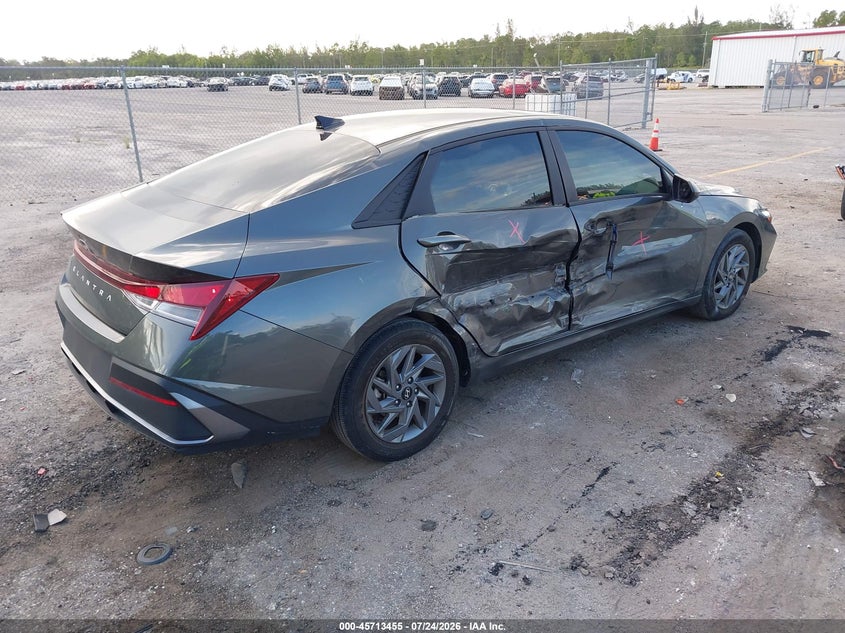2024 Hyundai Elantra VIN KMHLM4DG1RU773917 IAAI salvage auction — RIGHT SIDE, Wait Title, sold $5,675 on 2026-09-08 (photo 4)