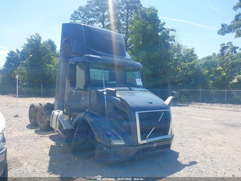 2020 Volvo VIN 4V4WC9EG0LN261832 IAAI salvage auction — FRONT END, Clear (Indiana), sold $5,075 on 2026-08-14 (photo 1)