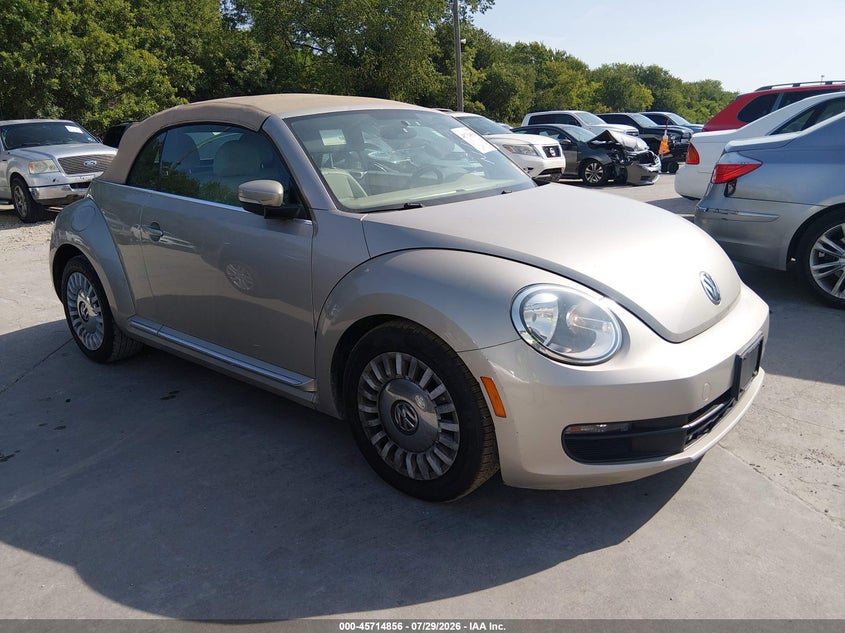 2013 Volkswagen Beetle VIN 3VW5P7AT8DM817994 — IAAI salvage auction photo