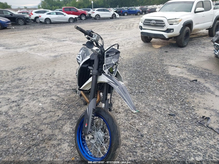 2025 Suzuki Dr-z VIN JS1ER12E2S7101510 IAAI salvage auction — RIGHT SIDE, Salvage (North Carolina), sold $3,100 on 2026-09-23 (photo 5)
