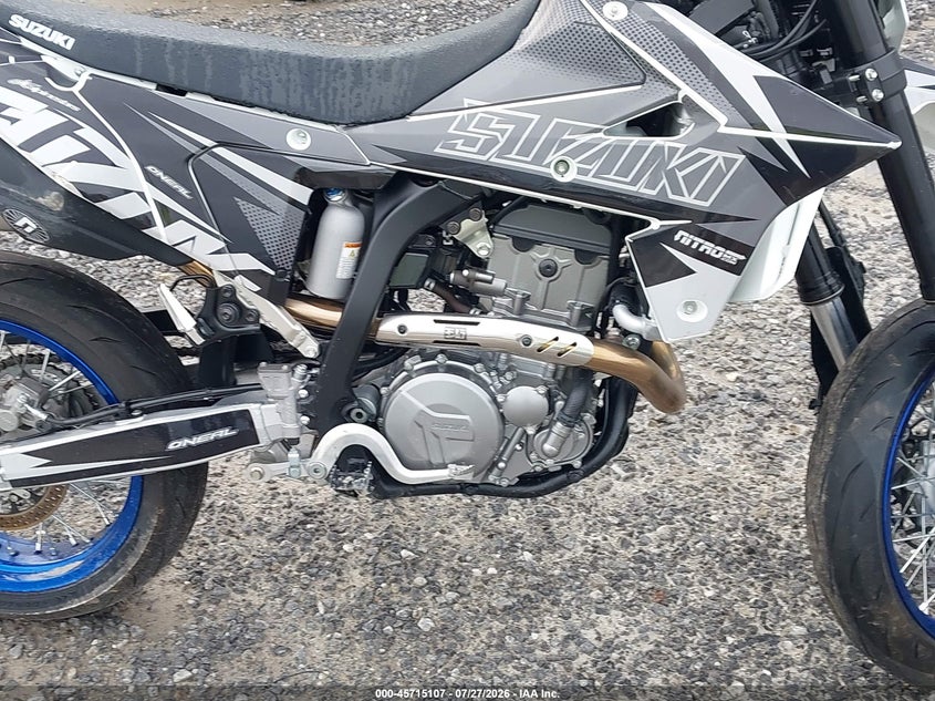 2025 Suzuki Dr-z VIN JS1ER12E2S7101510 IAAI salvage auction — RIGHT SIDE, Salvage (North Carolina), sold $3,100 on 2026-09-23 (photo 8)
