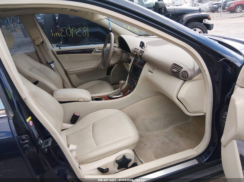 2006 Mercedes-benz C class VIN WDBRF92H36F819604 IAAI salvage auction — NORMAL WEAR, Clear (Indiana), sold $350 on 2026-07-31 (photo 5)