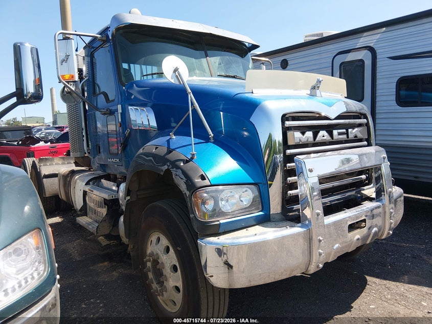 2013 Mack 700 gu700 VIN 1M1AX07Y2DM015240 — IAAI salvage auction photo