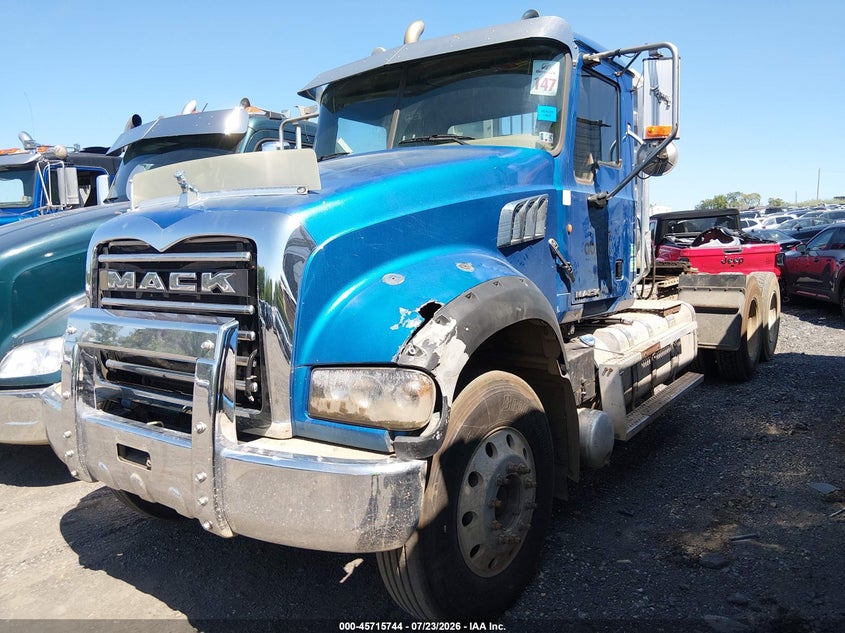 2013 Mack 700 gu700 VIN 1M1AX07Y2DM015240 IAAI salvage auction — Unknown, Clear (Pennsylvania), sold $7,100 on 2026-08-14 (photo 2)