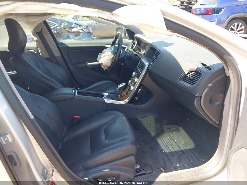 2016 Volvo S60 VIN YV1612TK1G2395590 IAAI salvage auction — NORMAL WEAR, Salvage Title, sold $25 on 2026-07-28 (photo 5)