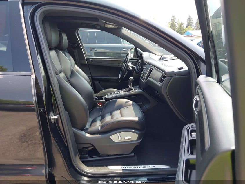 2017 Porsche Macan VIN WP1AG2A55HLB55125 IAAI salvage auction — NORMAL WEAR, Clear (New York), sold $2,350 on 2026-07-30 (photo 5)