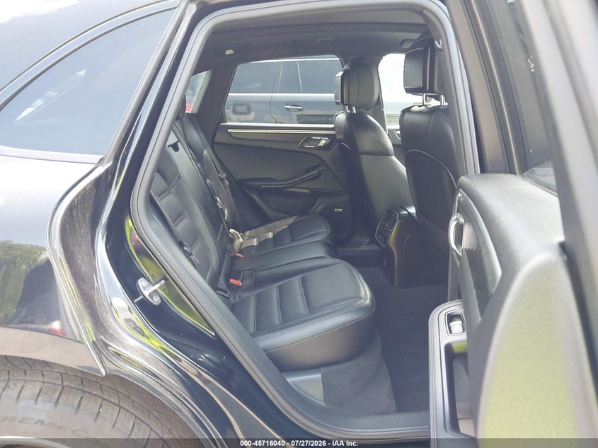 2017 Porsche Macan VIN WP1AG2A55HLB55125 IAAI salvage auction — NORMAL WEAR, Clear (New York), sold $2,350 on 2026-07-30 (photo 8)