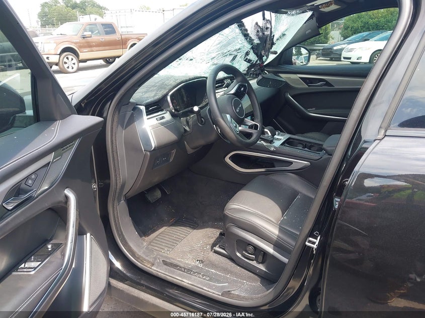 2025 Jaguar F-pace VIN SADCT2EX0SA748982 IAAI salvage auction — STORM DAMAGE, Salvage Title, sold $16,150 on 2026-08-22 (photo 5)