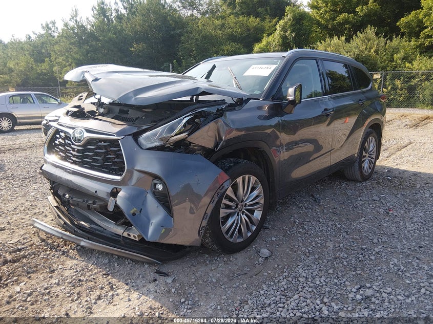 2024 Toyota Highlander VIN 5TDKDRAH3RS536201 IAAI salvage auction — FRONT END, Salvage Title, sold $14,800 on 2026-08-22 (photo 2)