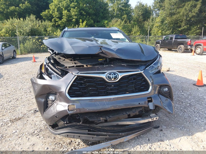 2024 Toyota Highlander VIN 5TDKDRAH3RS536201 IAAI salvage auction — FRONT END, Salvage Title, sold $14,800 on 2026-08-22 (photo 6)