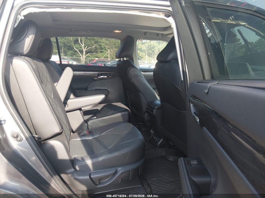 2024 Toyota Highlander VIN 5TDKDRAH3RS536201 IAAI salvage auction — FRONT END, Salvage Title, sold $14,800 on 2026-08-22 (photo 8)