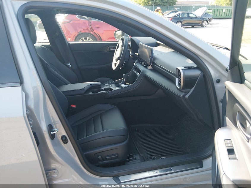 2026 Lexus Is VIN JTHGZ1E24T5046375 IAAI salvage auction — REAR END, Salvage Title, sold $30,050 on 2026-09-28 (photo 5)