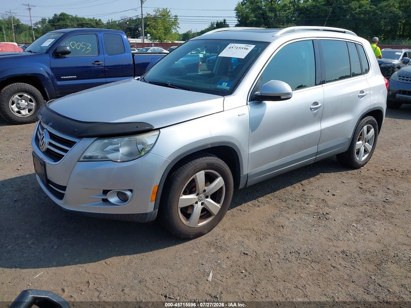 2010 Volkswagen Tiguan VIN WVGBV7AX6AW519353 IAAI salvage auction — NORMAL WEAR, Clear (New Jersey), sold $225 on 2026-08-05 (photo 2)