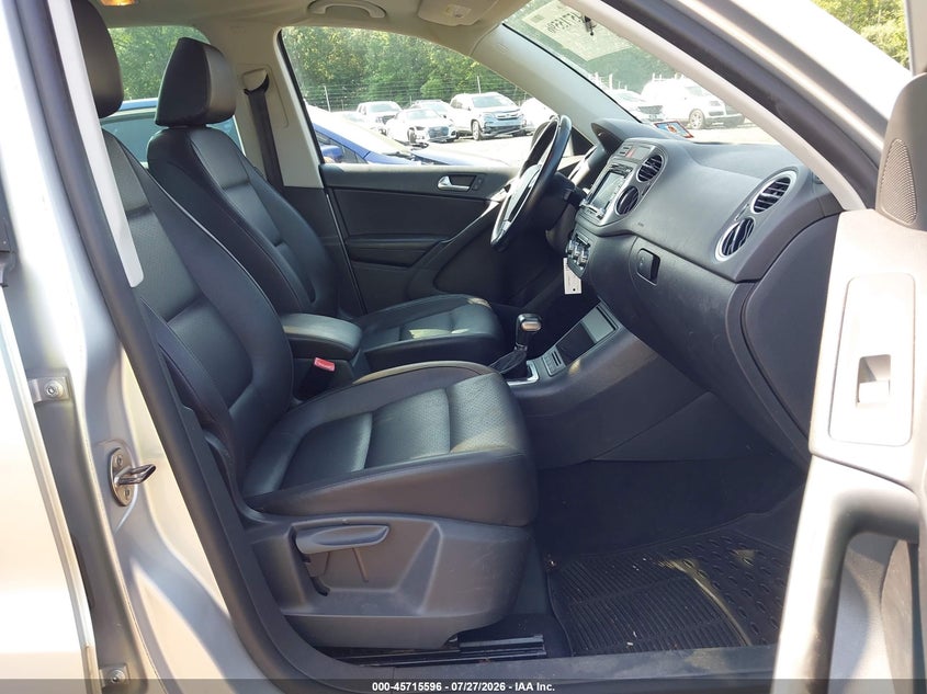 2010 Volkswagen Tiguan VIN WVGBV7AX6AW519353 IAAI salvage auction — NORMAL WEAR, Clear (New Jersey), sold $225 on 2026-08-05 (photo 5)
