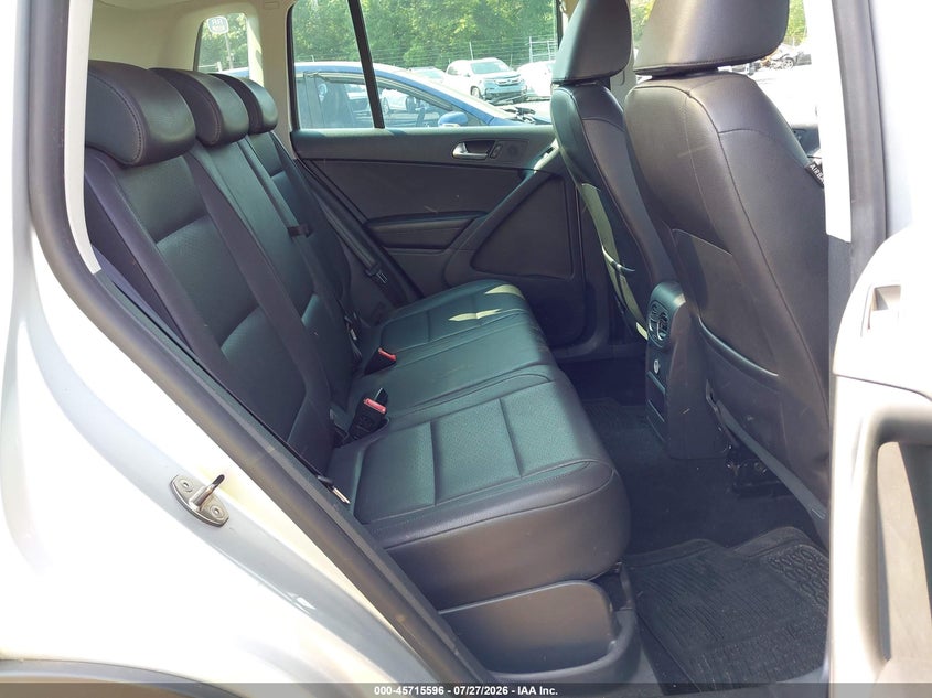 2010 Volkswagen Tiguan VIN WVGBV7AX6AW519353 IAAI salvage auction — NORMAL WEAR, Clear (New Jersey), sold $225 on 2026-08-05 (photo 8)