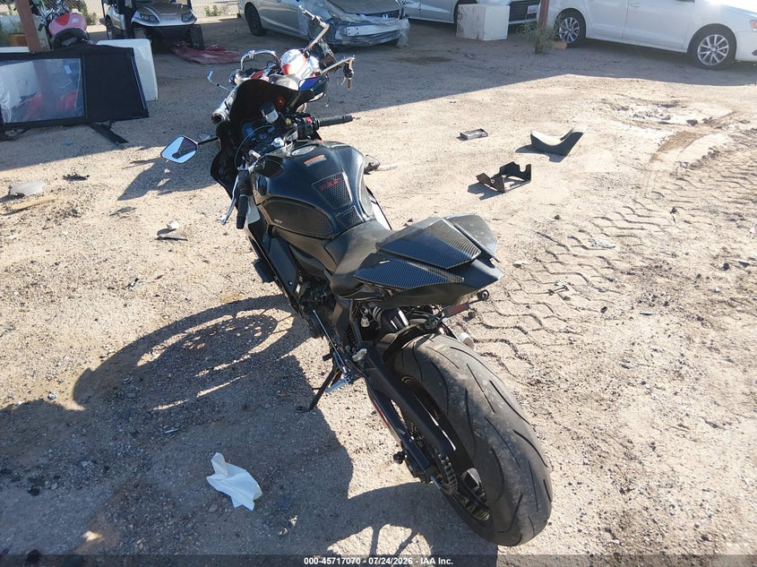 2022 Yamaha Yzf VIN JYARM38E4NA001923 IAAI salvage auction — ENGINE DAMAGE, Wait Title, sold $2,500 on 2026-09-22 (photo 4)