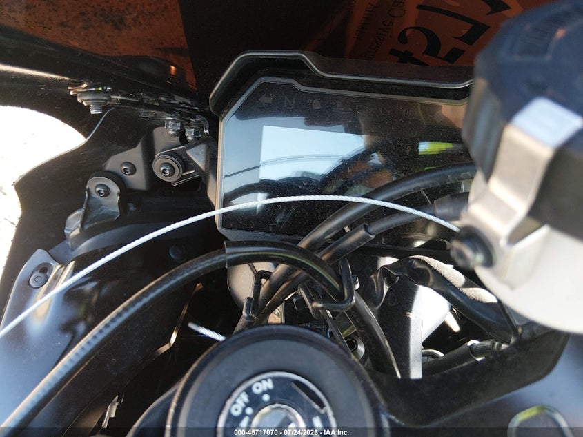 2022 Yamaha Yzf VIN JYARM38E4NA001923 IAAI salvage auction — ENGINE DAMAGE, Wait Title, sold $2,500 on 2026-09-22 (photo 7)