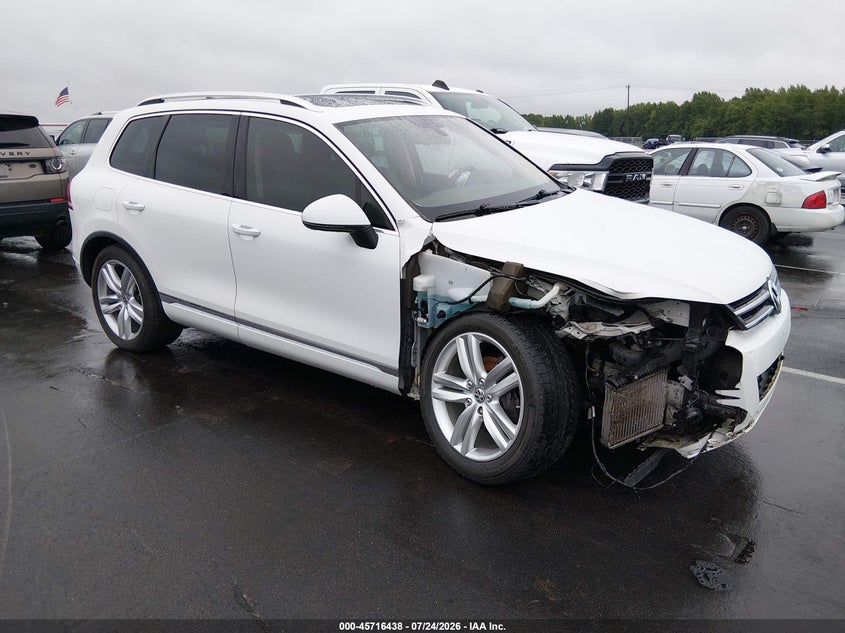 2014 Volkswagen Touareg VIN WVGEP9BP2ED012386 IAAI salvage auction — NORMAL WEAR, Salvage Title, sold $3,175 on 2026-08-04 (photo 1)