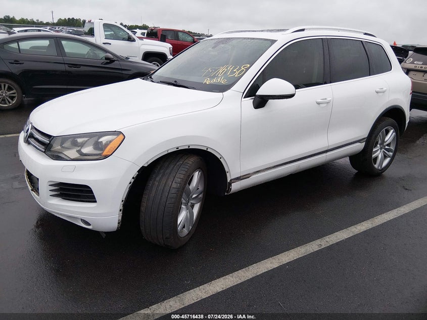 2014 Volkswagen Touareg VIN WVGEP9BP2ED012386 IAAI salvage auction — NORMAL WEAR, Salvage Title, sold $3,175 on 2026-08-04 (photo 2)