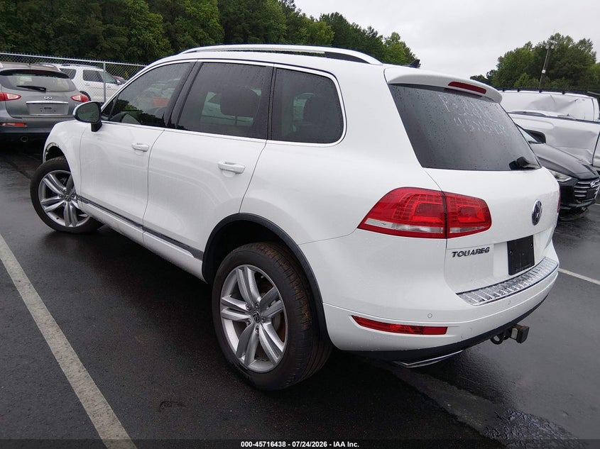 2014 Volkswagen Touareg VIN WVGEP9BP2ED012386 IAAI salvage auction — NORMAL WEAR, Salvage Title, sold $3,175 on 2026-08-04 (photo 3)