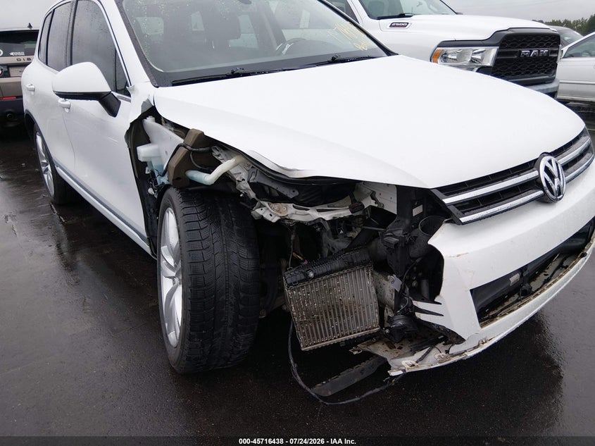 2014 Volkswagen Touareg VIN WVGEP9BP2ED012386 IAAI salvage auction — NORMAL WEAR, Salvage Title, sold $3,175 on 2026-08-04 (photo 6)