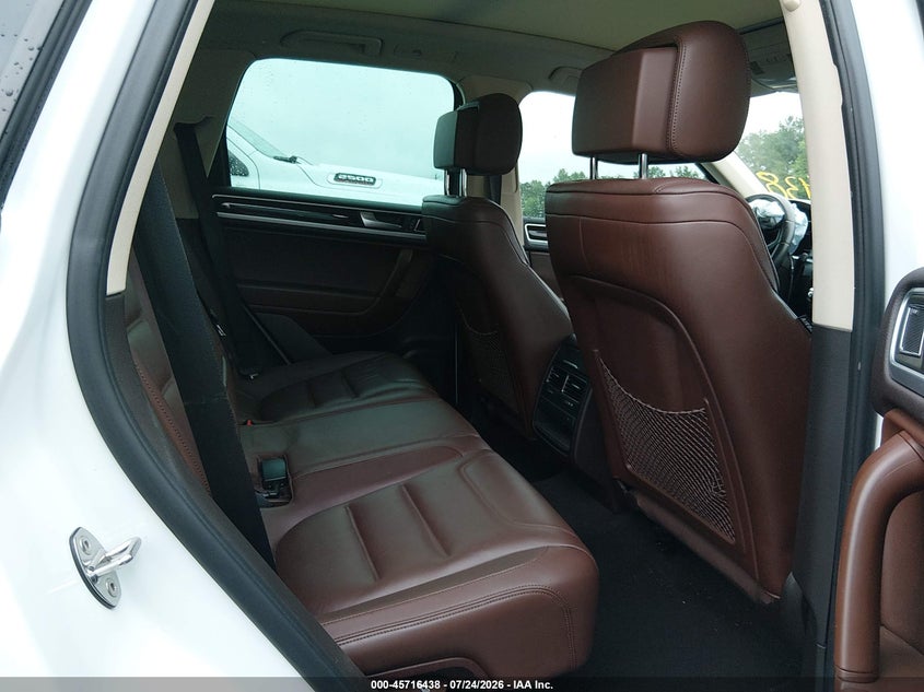 2014 Volkswagen Touareg VIN WVGEP9BP2ED012386 IAAI salvage auction — NORMAL WEAR, Salvage Title, sold $3,175 on 2026-08-04 (photo 8)
