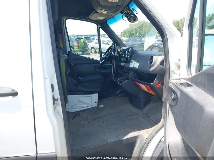 2019 Mercedes-benz Sprinter VIN WD3PF1CD3KP058366 IAAI salvage auction — LEFT FRONT, Clear (New York), sold $4,950 on 2026-08-14 (photo 5)