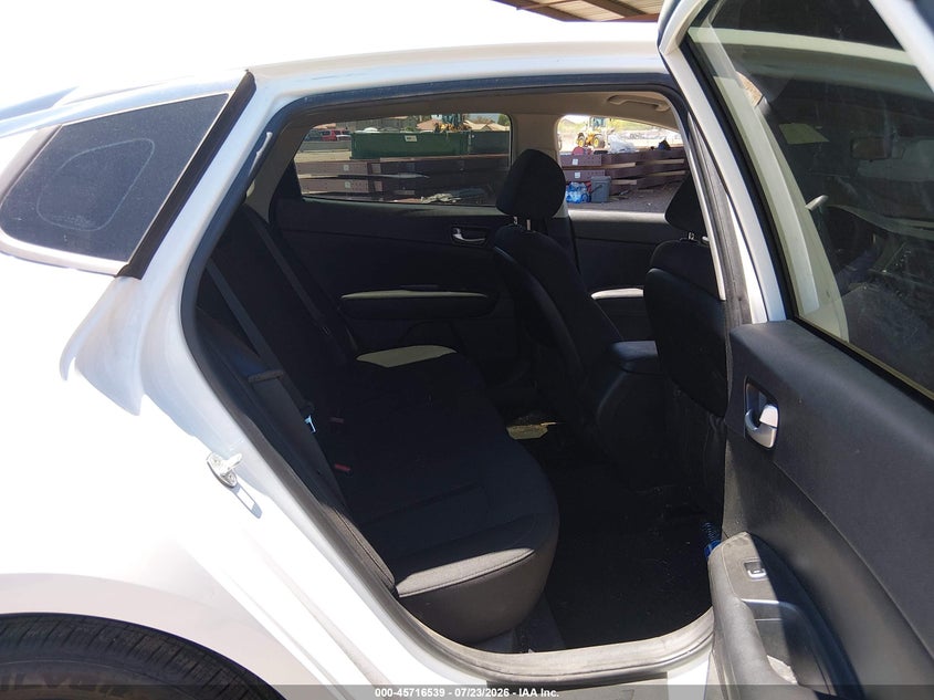 2017 Kia Optima VIN 5XXGT4L39HG126483 IAAI salvage auction — NORMAL WEAR, Clear-Dealer Only (Arizona), sold $625 on 2026-07-28 (photo 8)