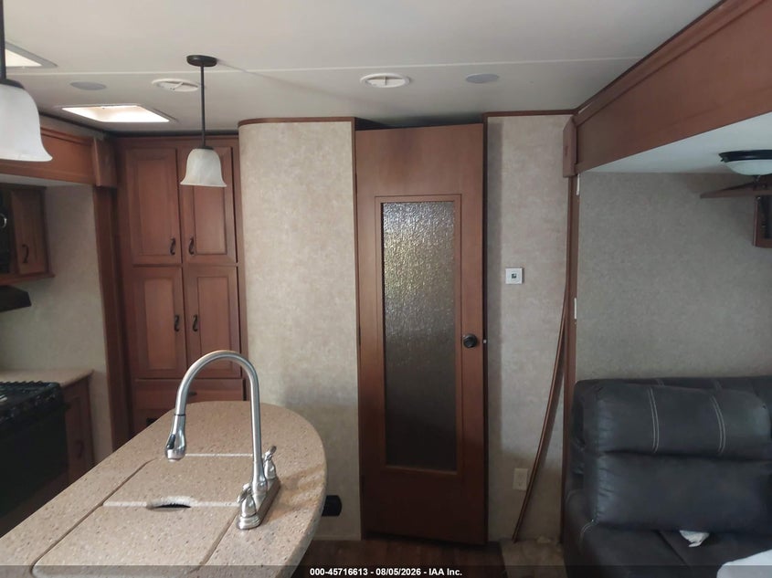 2015 Highland ridge Open range VIN 58TTX3726F2018674 IAAI salvage auction — Burn Interior, Wait Title, sold $2,600 on 2026-10-13 (photo 5)