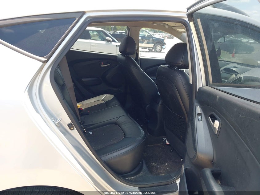 2011 Hyundai Tucson VIN KM8JUCAC8BU186297 IAAI salvage auction — NORMAL WEAR, Clear (New Jersey), sold $1,050 on 2026-07-28 (photo 8)