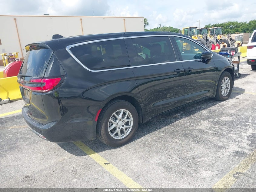 2027 Chrysler Pacifica VIN 2C4RC1BG8VR559758 IAAI salvage auction — SIDE, Enterprise Vehicles Clear Only (Texas), sold $10,100 on 2026-07-30 (photo 4)
