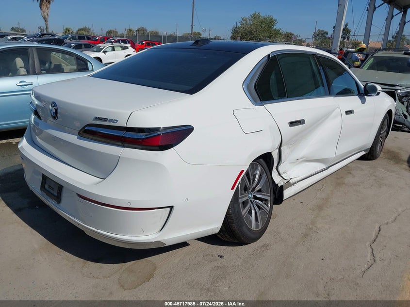 2024 BMW I7 VIN WBY43EJ08RCR04600 IAAI salvage auction — SIDE, Wait Title, sold $29,000 on 2026-09-30 (photo 4)