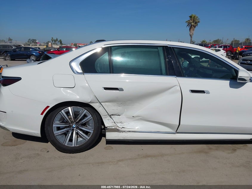2024 BMW I7 VIN WBY43EJ08RCR04600 IAAI salvage auction — SIDE, Wait Title, sold $29,000 on 2026-09-30 (photo 6)