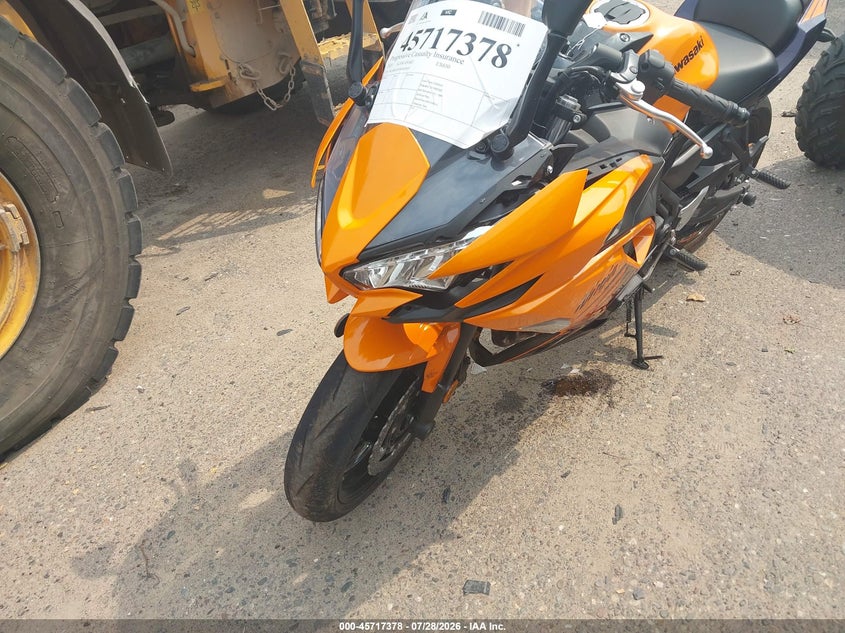 2025 Kawasaki Ninja VIN ML5EXEP19SDAF8447 IAAI salvage auction — SIDE, Salvage Title, sold $1,625 on 2026-10-07 (photo 2)