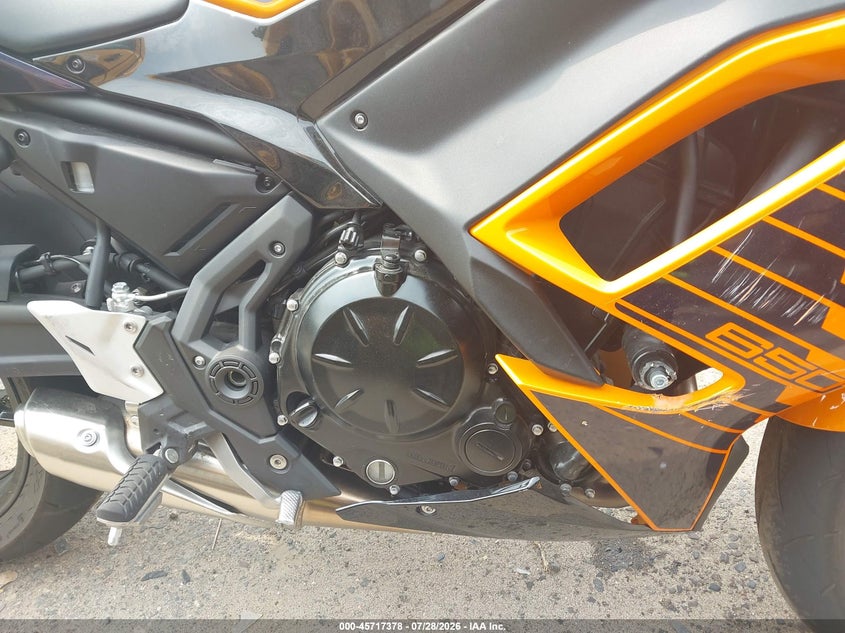 2025 Kawasaki Ninja VIN ML5EXEP19SDAF8447 IAAI salvage auction — SIDE, Salvage Title, sold $1,625 on 2026-10-07 (photo 8)