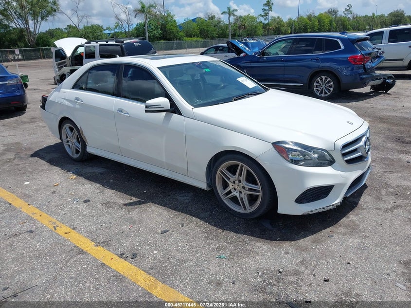2014 Mercedes-benz E-klasse VIN WDDHF5KB6EB036371 IAAI salvage auction — REAR END, Wait Title, sold $2,900 on 2026-08-17 (photo 1)
