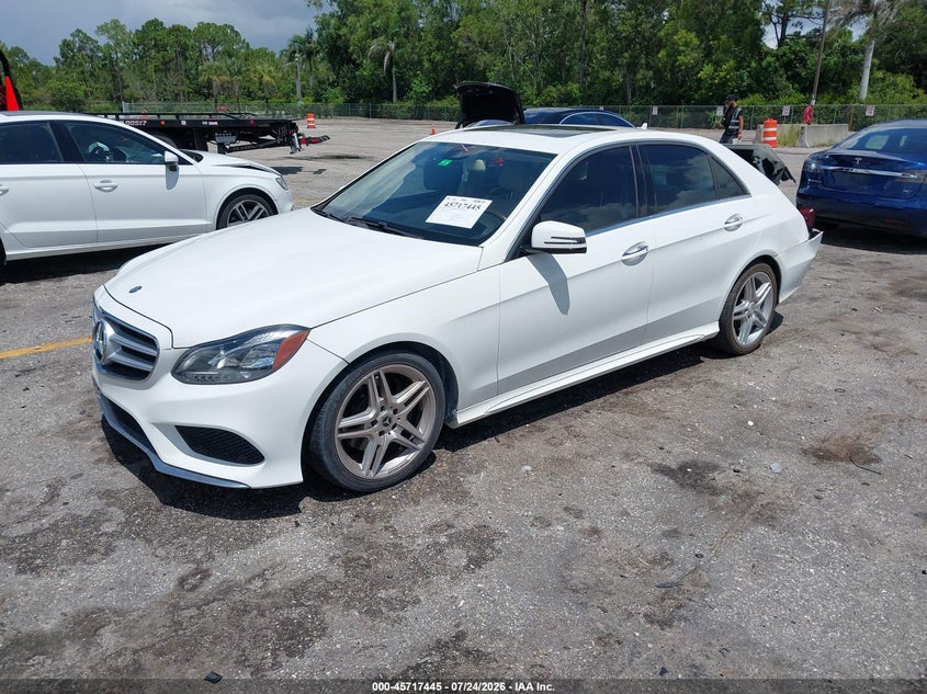 2014 Mercedes-benz E-klasse VIN WDDHF5KB6EB036371 IAAI salvage auction — REAR END, Wait Title, sold $2,900 on 2026-08-17 (photo 2)