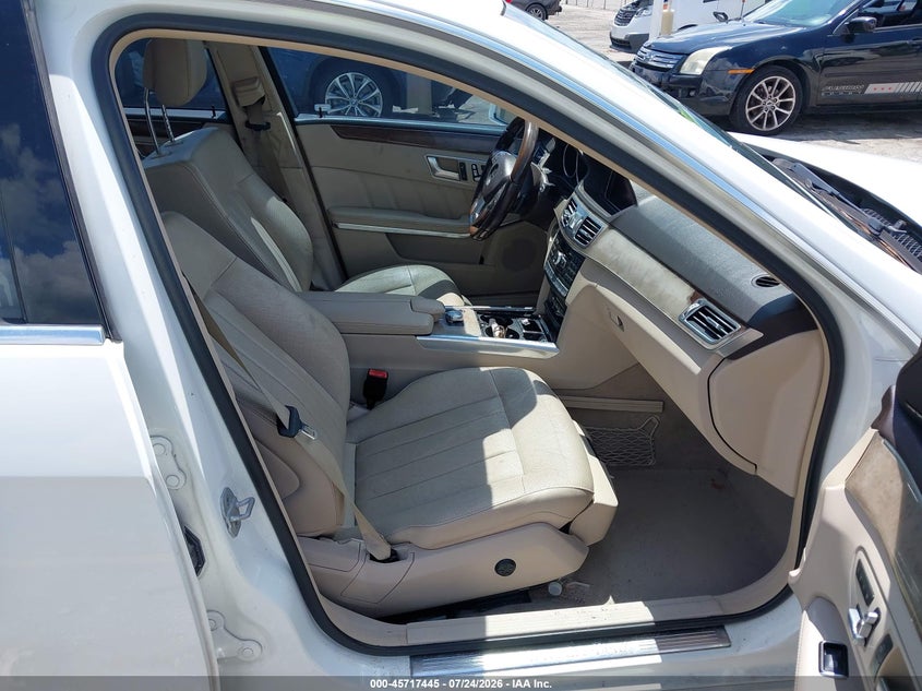 2014 Mercedes-benz E-klasse VIN WDDHF5KB6EB036371 IAAI salvage auction — REAR END, Wait Title, sold $2,900 on 2026-08-17 (photo 5)