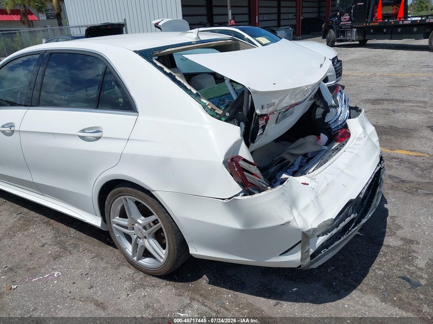 2014 Mercedes-benz E-klasse VIN WDDHF5KB6EB036371 IAAI salvage auction — REAR END, Wait Title, sold $2,900 on 2026-08-17 (photo 6)