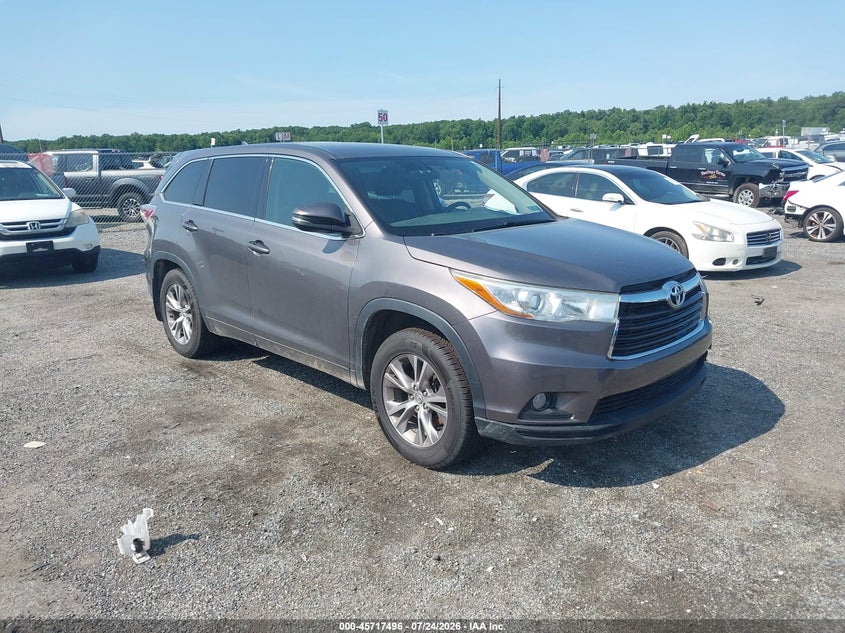 2015 Toyota Highlander VIN 5TDBKRFH5FS084276 IAAI salvage auction — NORMAL WEAR, Clear (Pennsylvania), sold $1,050 on 2026-07-30 (photo 1)