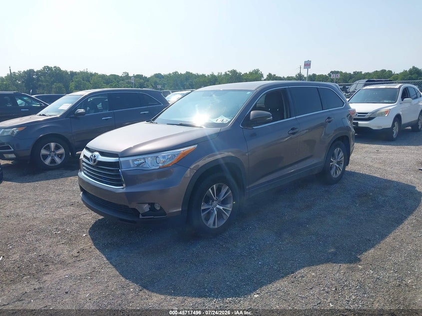 2015 Toyota Highlander VIN 5TDBKRFH5FS084276 IAAI salvage auction — NORMAL WEAR, Clear (Pennsylvania), sold $1,050 on 2026-07-30 (photo 2)