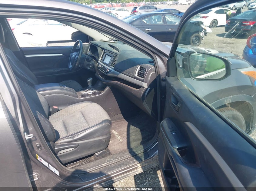 2015 Toyota Highlander VIN 5TDBKRFH5FS084276 IAAI salvage auction — NORMAL WEAR, Clear (Pennsylvania), sold $1,050 on 2026-07-30 (photo 5)