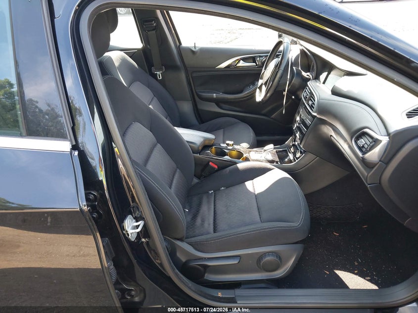 2017 Infiniti Qx30 VIN SJKCH5CP7HA017361 IAAI salvage auction — NORMAL WEAR, Clear (Virginia), sold $25 on 2026-07-29 (photo 5)