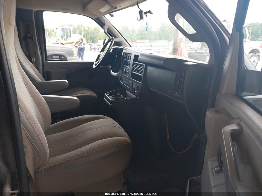 2019 Chevrolet Express 3500 VIN 1GAZGNFG1K1329736 IAAI salvage auction — NORMAL WEAR, SF97 (District of Columbia), sold $12,000 on 2026-09-09 (photo 5)